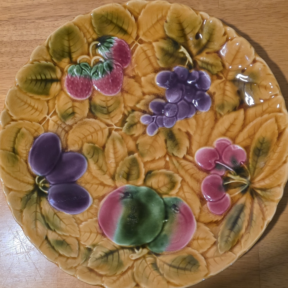 Vintage Majolica French Sarreguemines Fruit Pastry Plate. 12" round. EUC